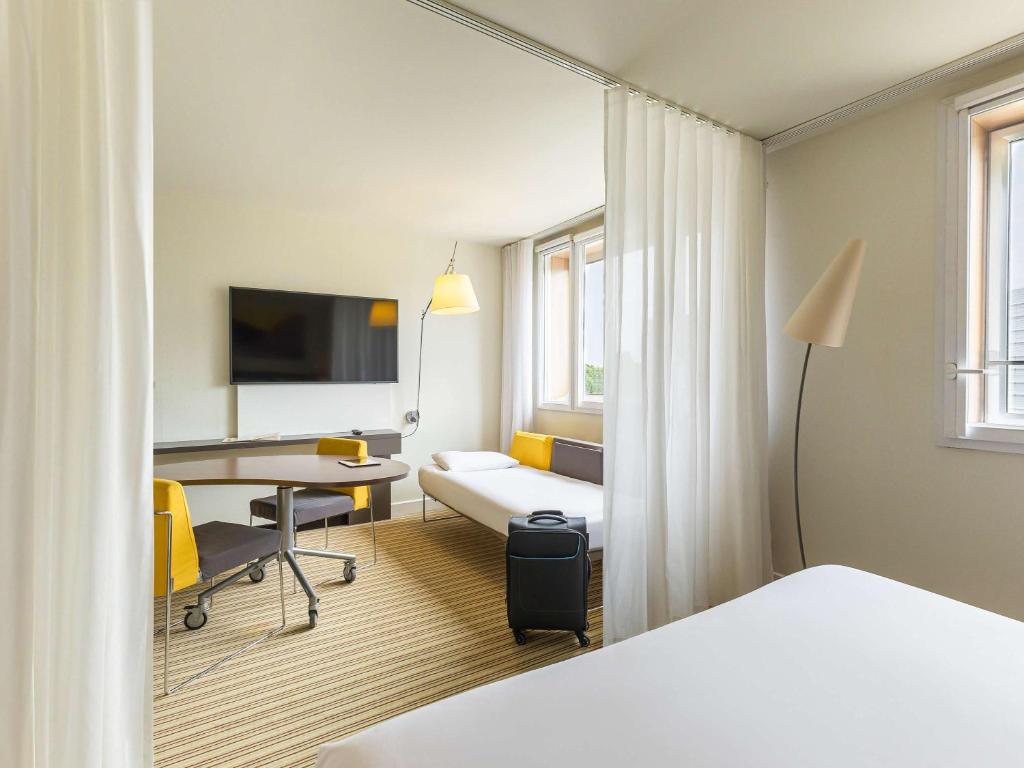 Queen-Size Bed Suite with Sofa Bed , Novotel Suites Lille Europe